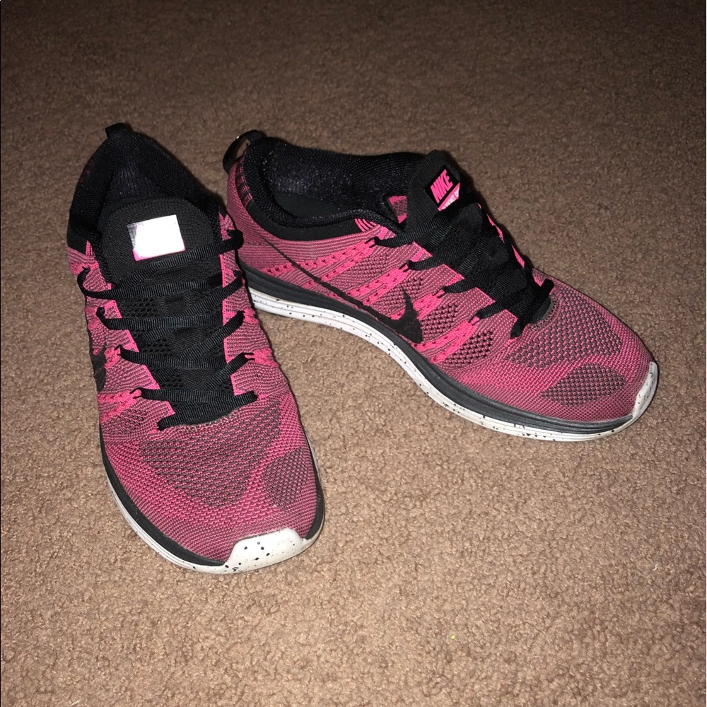 Nike Flyknit Lunar “Flash Pink”